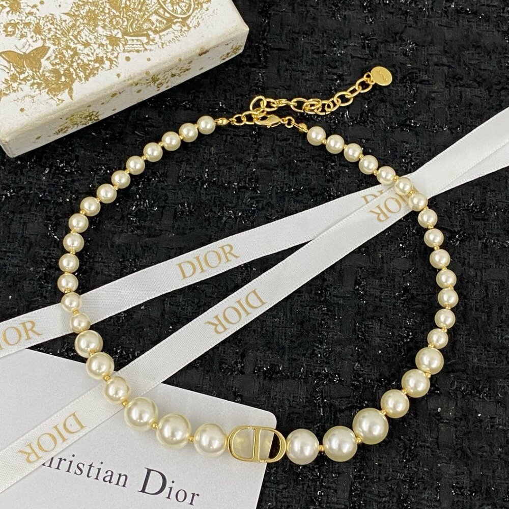 Dior Elegant Gold Pendant Necklace💕💕